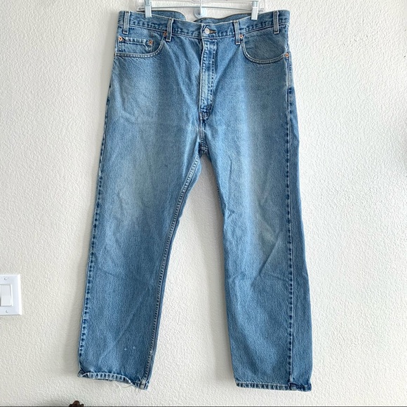 Vintage Levi’s 505 Light Wash Straight Leg Jeans - Picture 12 of 15